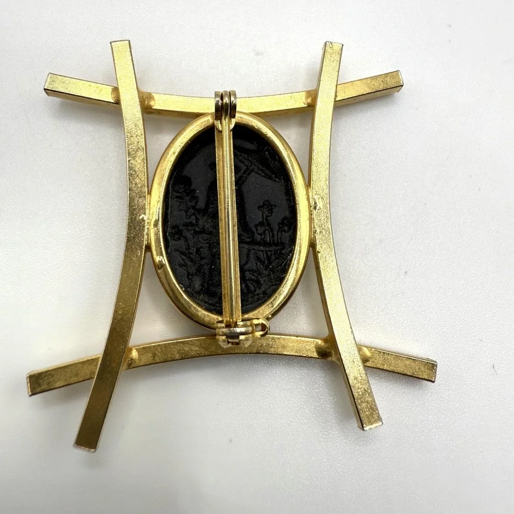 Gold‎ Tone Asian Lady Parasol Black Oval Cameo Brooch Pin Chinoiserie Large
